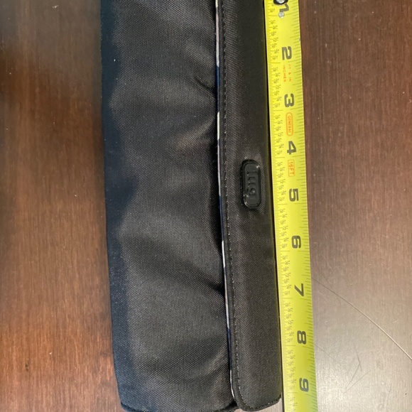 LUG Mini Travel Case - Picture 5 of 11